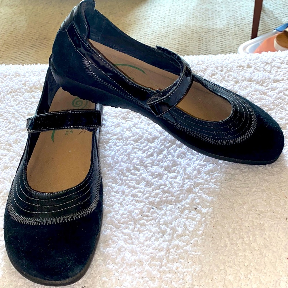 Naot Mary Jane Sz 41/10-10.5 Black Suede/Patent